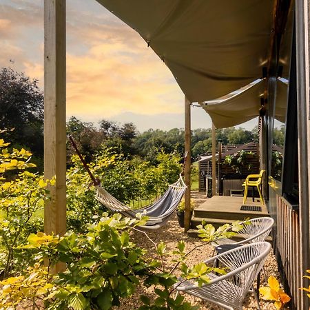 The Hive - Unique Hot Tub Cabin In Millport Exterior photo