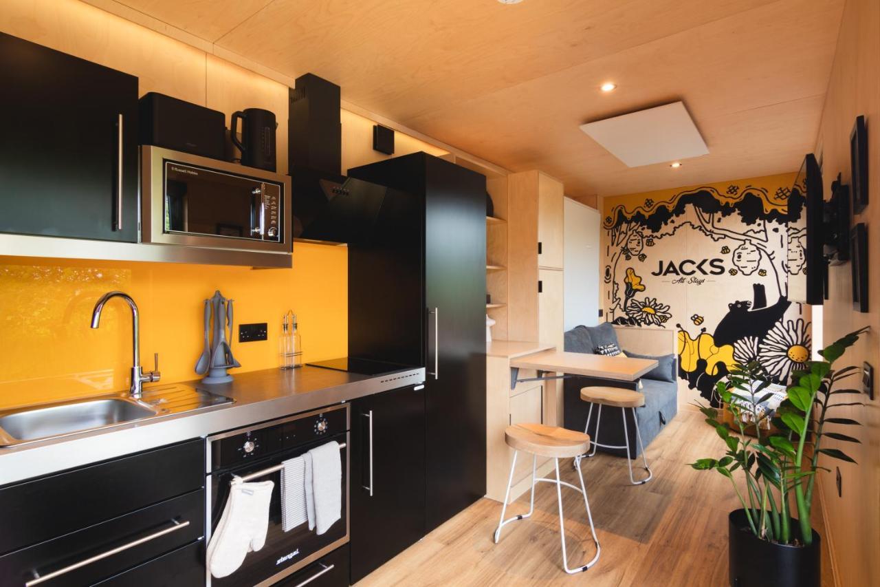 The Hive - Unique Hot Tub Cabin In Millport Exterior photo