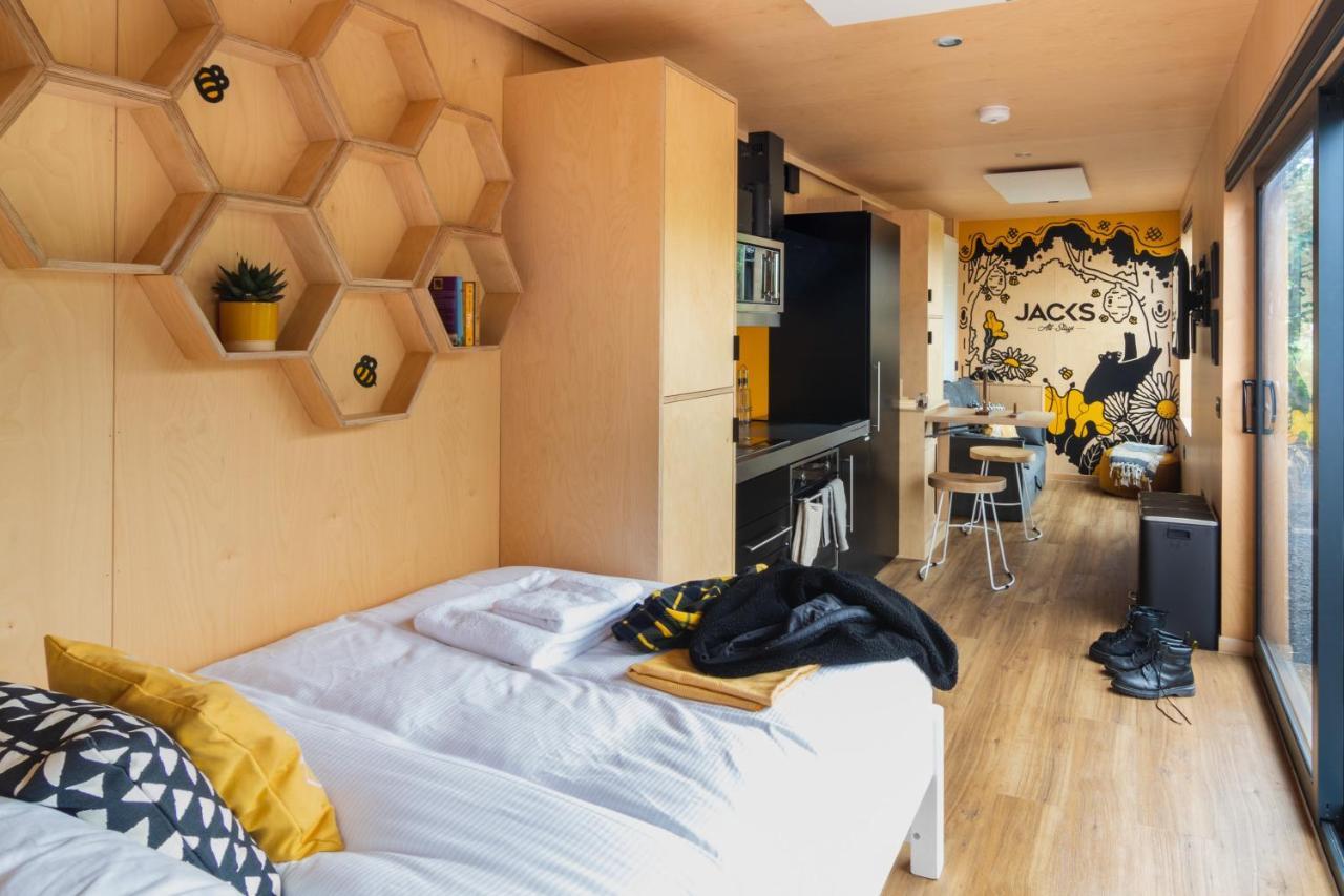 The Hive - Unique Hot Tub Cabin In Millport Exterior photo