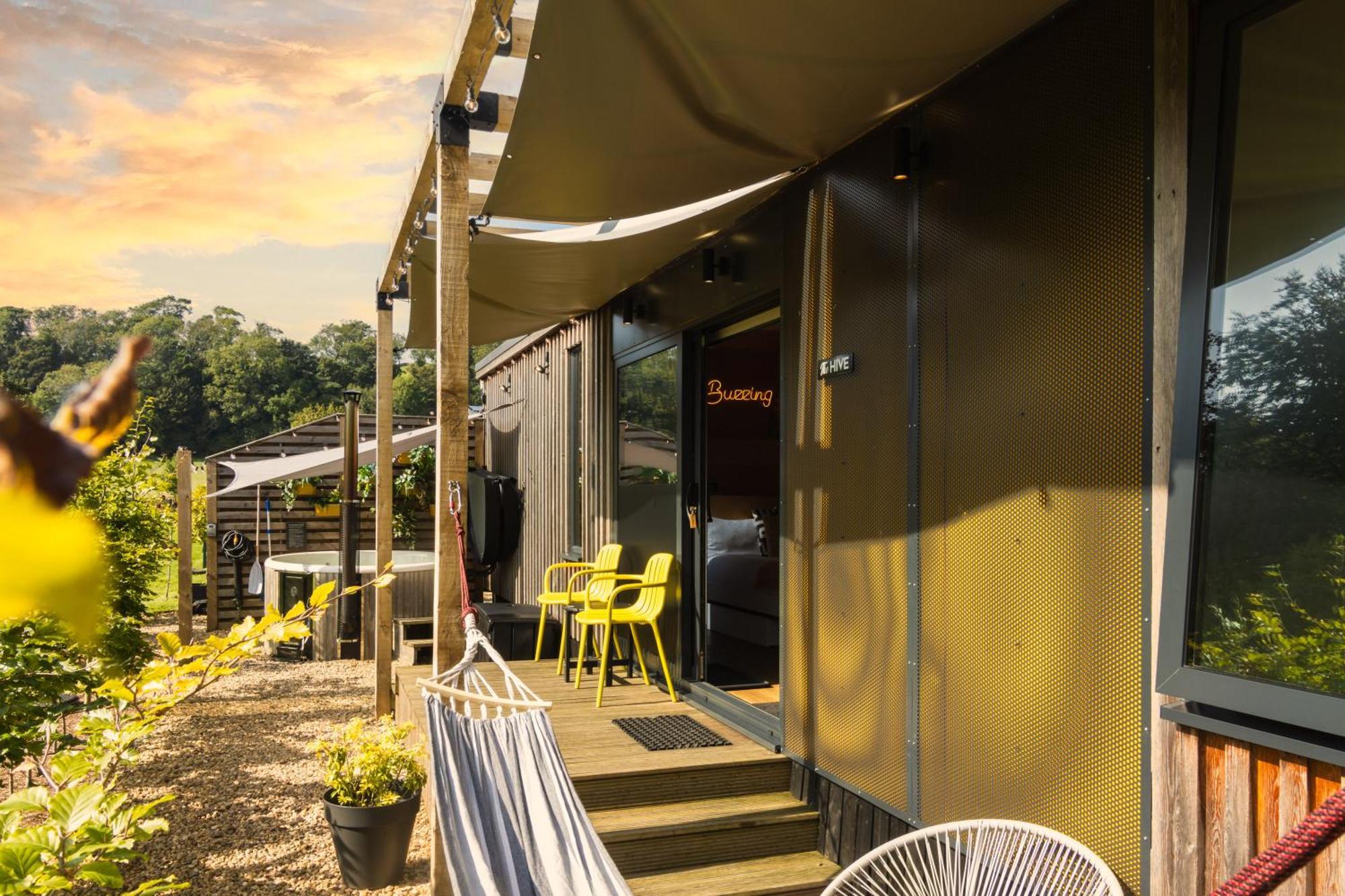 The Hive - Unique Hot Tub Cabin In Millport Exterior photo